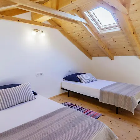 4 Bedroom Lovely In Duga Uvala Vikendica