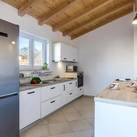 Vikendica 4 Bedroom Lovely In Duga Uvala