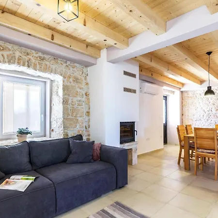 4 Bedroom Lovely In Duga Uvala Hébergement de vacances Mutvoran