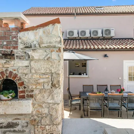 4 Bedroom Lovely In Duga Uvala Vikendica Mutvoran