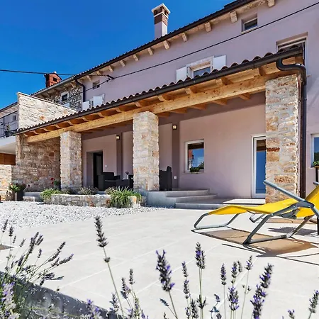 4 Bedroom Lovely In Duga Uvala *