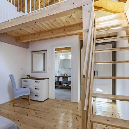 Awesome In Duga Uvala Feriehus Mutvoran