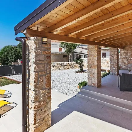 Holiday home 4 Bedroom Lovely In Duga Uvala *