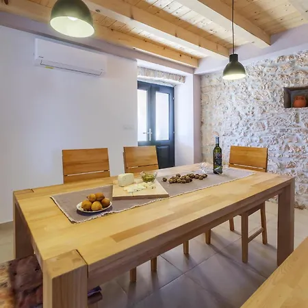 4 Bedroom Lovely In Duga Uvala Holiday home *