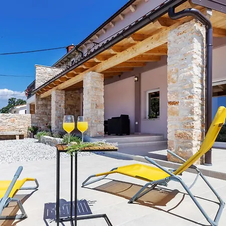 Holiday home 4 Bedroom Lovely In Duga Uvala *