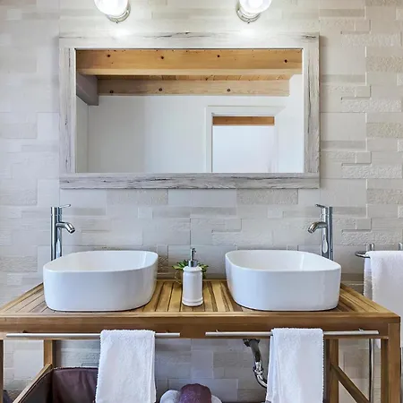 4 Bedroom Lovely In Duga Uvala Mutvoran