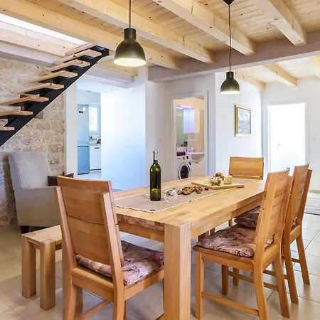 Holiday home 4 Bedroom Lovely In Duga Uvala