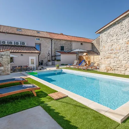 4 Bedroom Lovely In Duga Uvala * Mutvoran