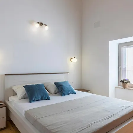 4 Bedroom Lovely In Duga Uvala